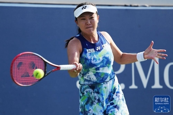 朱琳在比賽中回球。新華社記者 劉杰 攝