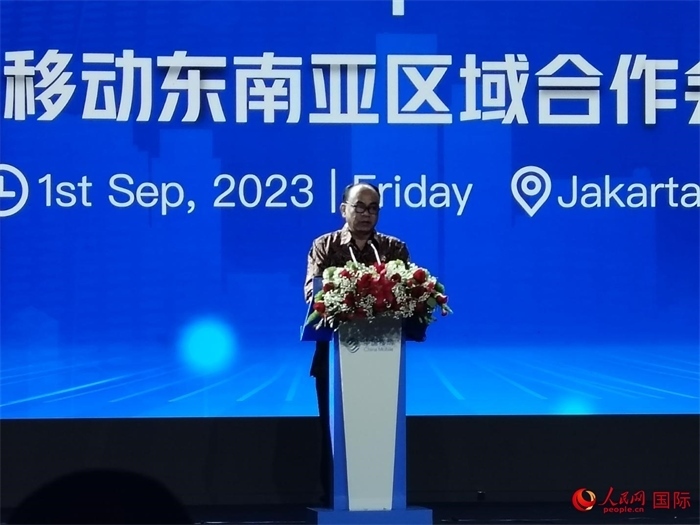 印尼通訊與信息技術(shù)部長(zhǎng)布迪·阿里·賽蒂亞迪致辭。人民網(wǎng)記者 李培松攝