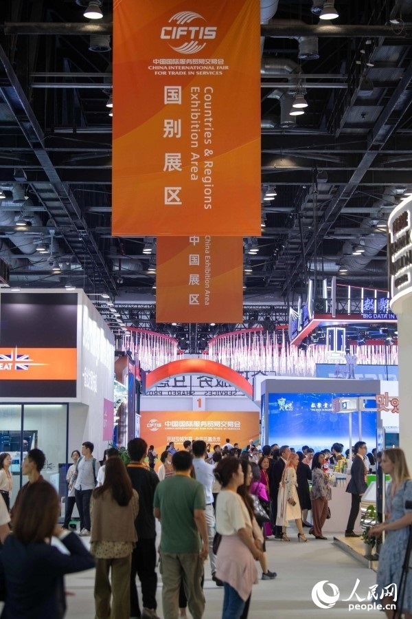 9月2日，服貿(mào)會(huì)國(guó)別展區(qū)，人流如潮。人民網(wǎng)記者 翁奇羽攝