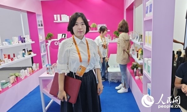 9月3日，韓國(guó)駐華大使館經(jīng)濟(jì)部參贊金至凰接受人民網(wǎng)記者采訪。人民網(wǎng)記者 趙雯博攝