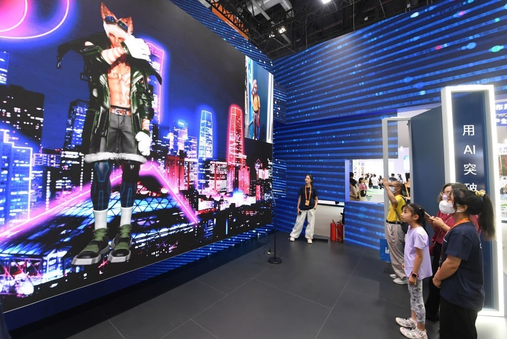 這是9月2日在國(guó)家會(huì)議中心拍攝的一款數(shù)字人。新華社記者 任超 攝