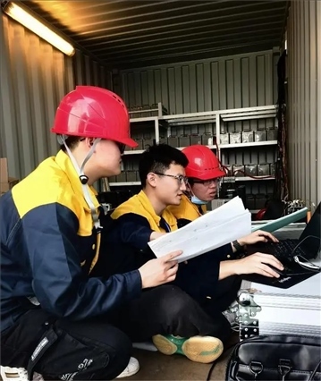 △2022年，長(zhǎng)征十一號(hào)運(yùn)載火箭在我國(guó)黃海以“一箭五星”方式成功發(fā)射。哈爾濱工程大學(xué)船海結(jié)構(gòu)物安全與舒適性團(tuán)隊(duì)為發(fā)射船進(jìn)行結(jié)構(gòu)動(dòng)態(tài)監(jiān)測(cè)。