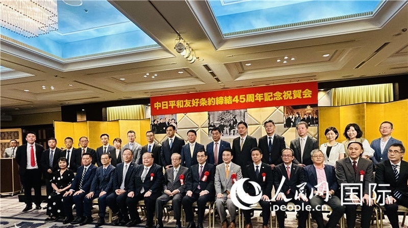 到場嘉賓合影留念。人民網 蔣曉辰攝