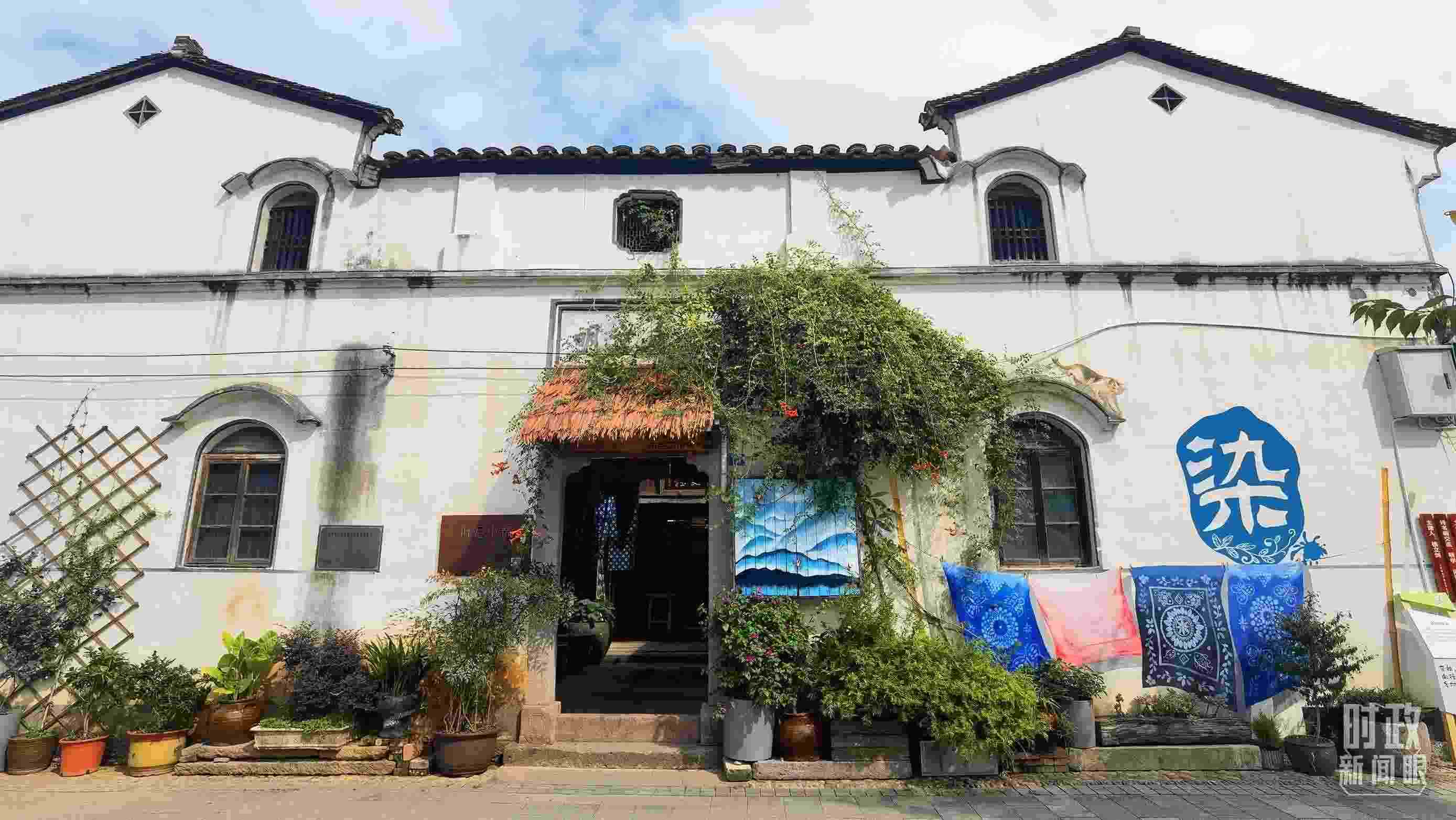 △李祖村的藝術(shù)染坊。（總臺央視記者周志國拍攝）