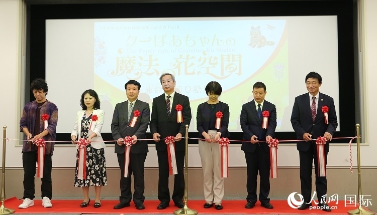 嘉賓共同為開幕式剪彩。人民網(wǎng) 許可攝