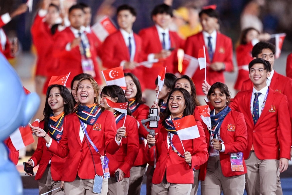 新加坡代表團在開幕式上入場。
