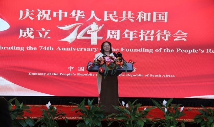德利萊代表南政府向中國(guó)政府和人民致以誠摯祝賀。中國(guó)駐南非使館供圖