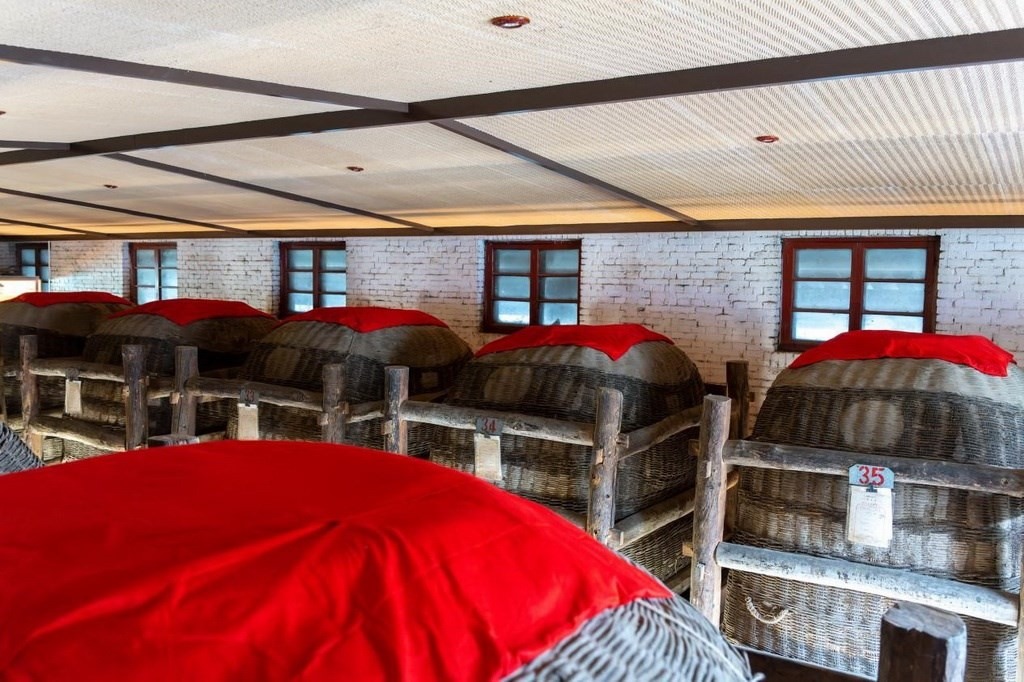 西鳳酒“酒?！辟A存庫 王哲攝