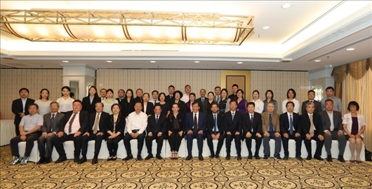 參會嘉賓合影留念。主辦方供圖