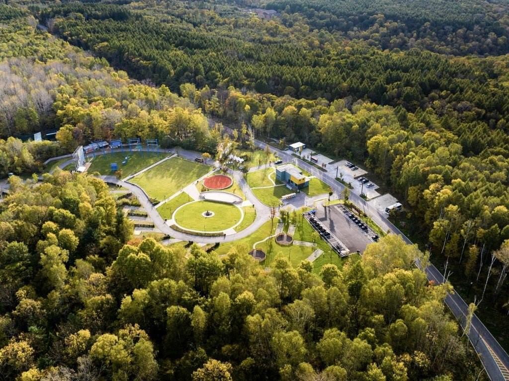 長(zhǎng)白山華美勝地已實(shí)現(xiàn)“綠電”直供。嚴(yán)磊攝