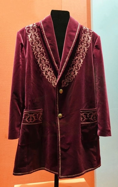 2013年9月，時(shí)任哈薩克斯坦總統(tǒng)納扎爾巴耶夫贈(zèng)送習(xí)近平主席的哈薩克斯坦民族服裝。