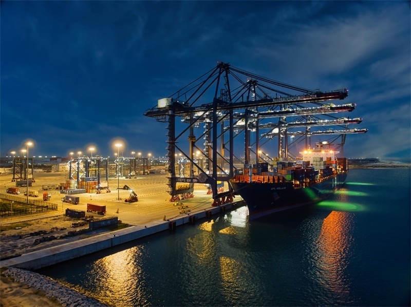 萊基港實(shí)行7×24小時(shí)裝卸作業(yè)機(jī)制。受訪者供圖
