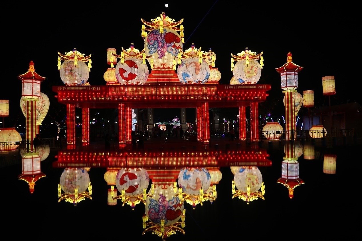 中秋國慶期間，南岳祝融文旅小鎮(zhèn)舉辦祝融花燈節(jié)。曹正平攝