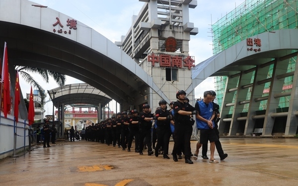 移交現(xiàn)場(chǎng)。公安部供圖