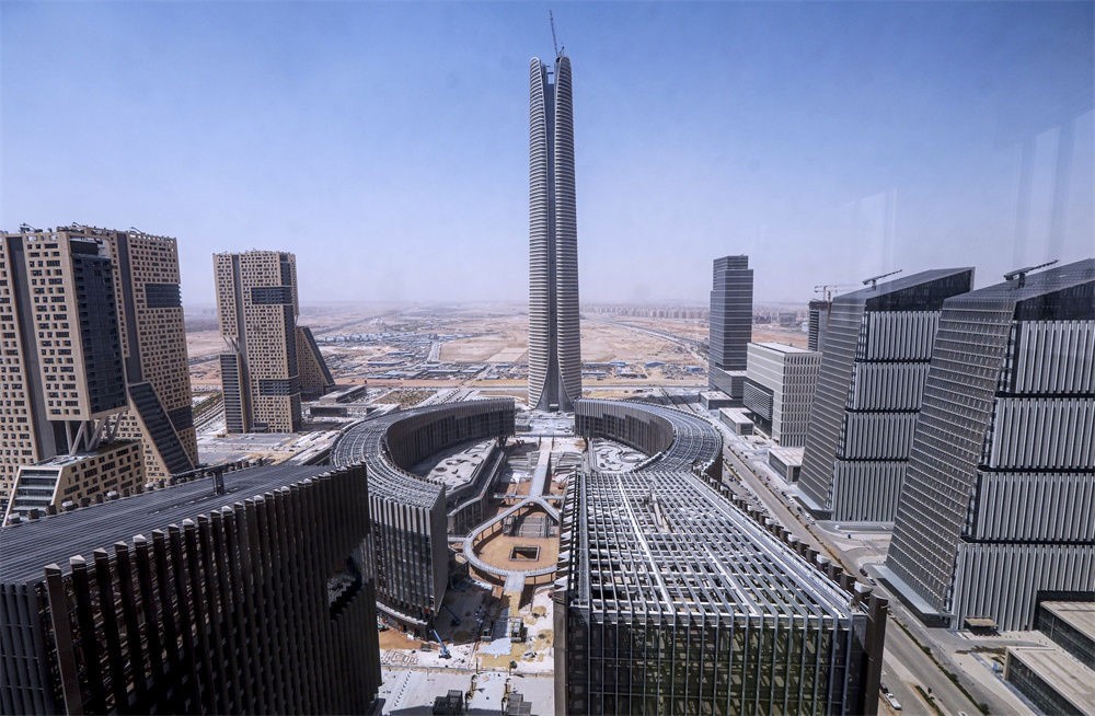 這是在埃及開羅以東拍攝的建設(shè)中的新行政首都中央商務(wù)區(qū)（9月11日攝）。新華社發(fā)（艾哈邁德·戈馬攝）