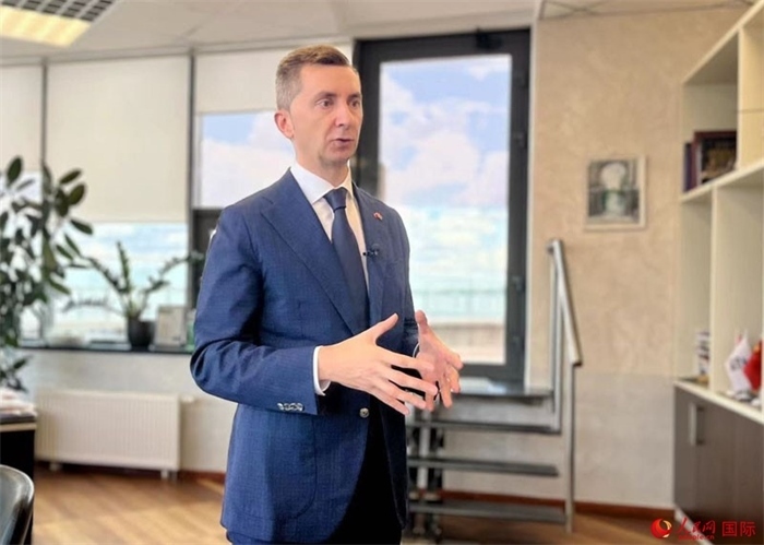 中白工業(yè)園開發(fā)公司第一副總經(jīng)理基里爾·卡羅杰耶夫接受人民網(wǎng)記者采訪。人民網(wǎng)記者 朱虹攝