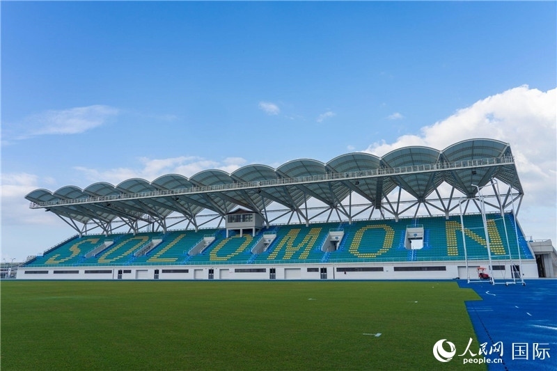 2023年9月12日，位于所羅門群島首都霍尼亞拉的由中土公司承建的中國援所羅門群島2023年太平洋運動會體育場館。人民網(wǎng) 賀吉攝