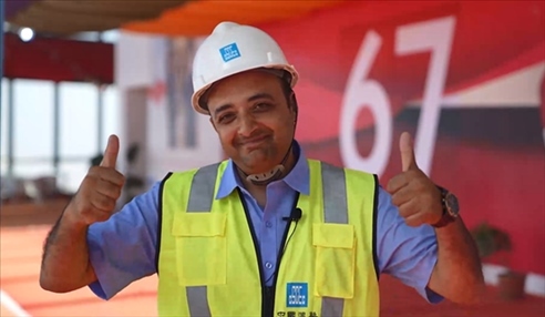 瓦利德·拉馬丹接受人民網(wǎng)記者采訪。嚴(yán)川吉雨攝