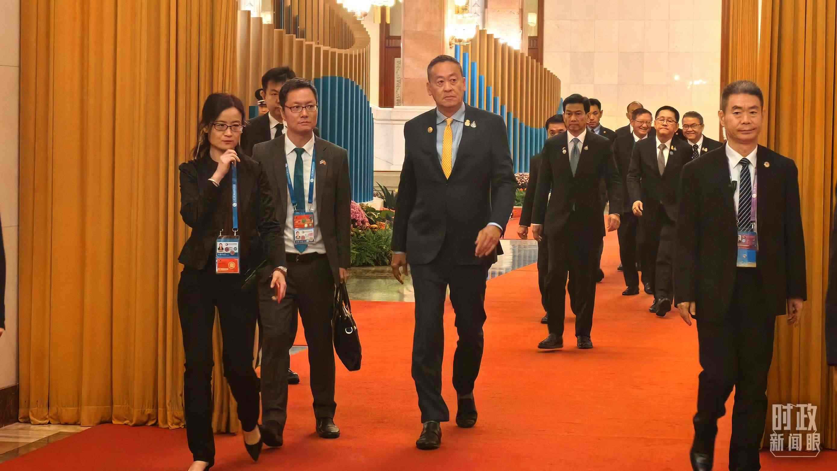 △即將參加會(huì)見(jiàn)的泰國(guó)總理賽塔。（總臺(tái)央廣記者潘毅拍攝）