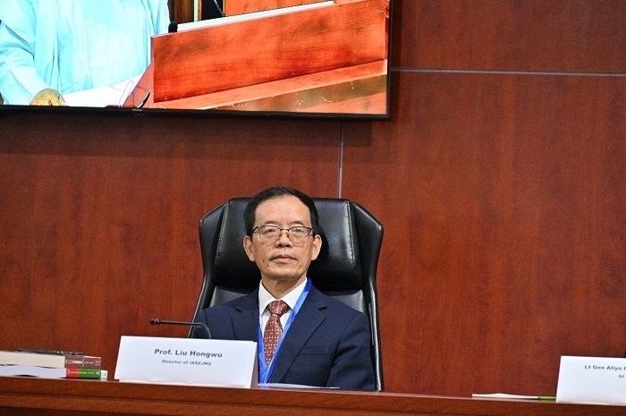 浙江師范大學(xué)非洲研究院院長(zhǎng)劉鴻武作會(huì)議總結(jié)。浙江師范大學(xué)非洲研究院供圖