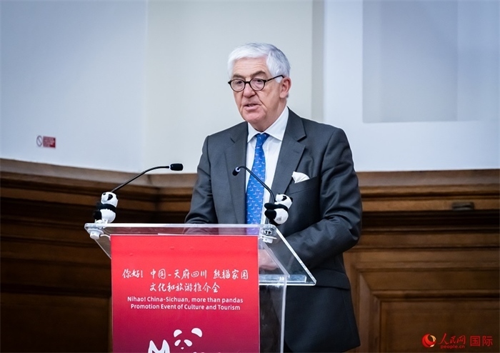 英中商業(yè)發(fā)展中心主席約翰·麥克萊恩致辭。人民網(wǎng) 郭錦標(biāo)攝