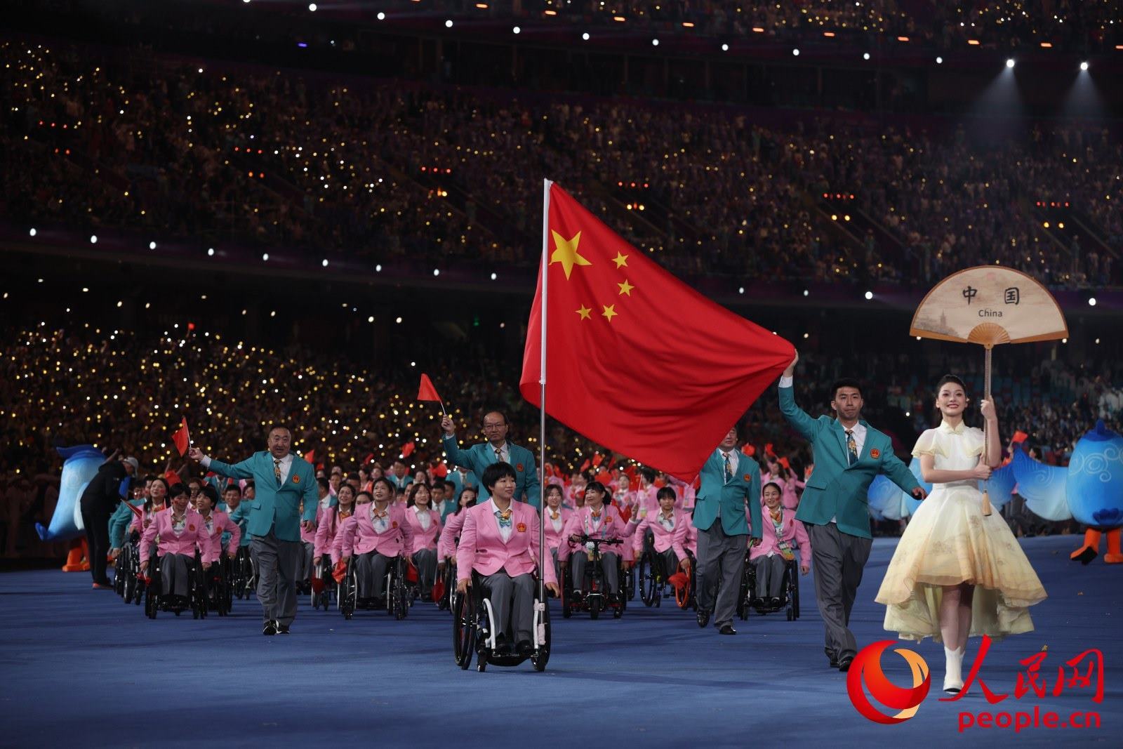 開幕式上，中國體育代表團入場。人民網(wǎng) 周靜圓攝