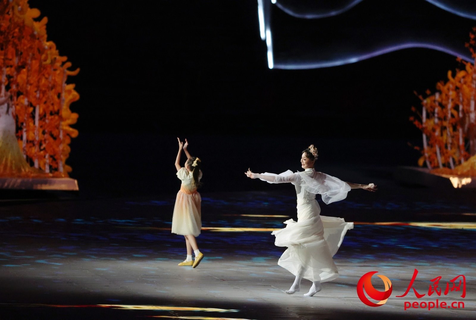 開幕式現(xiàn)場。人民網(wǎng) 周靜圓攝