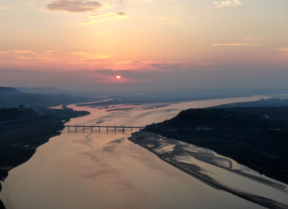  豫陜交界附近拍攝的黃河景色（2020年9月7日攝，無人機照片）。新華社記者 郝源 攝