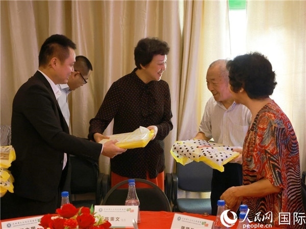 當(dāng)?shù)貢r(shí)間10月23日，國(guó)務(wù)院僑務(wù)辦公室主任陳旭在巴西華人文化交流協(xié)會(huì)會(huì)館出席里約僑界舉辦的重陽(yáng)節(jié)敬老聯(lián)歡活動(dòng)。人民網(wǎng)記者 陳海琪攝