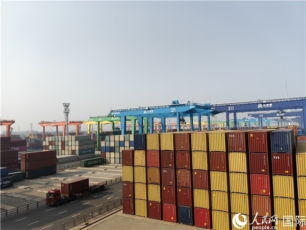天津港北疆港區(qū)C段智能化集裝箱碼頭。人民網(wǎng)記者 符園園攝