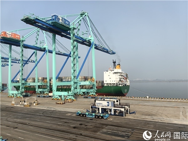 天津港北疆港區(qū)C段智能化集裝箱碼頭。人民網(wǎng)記者 符園園攝