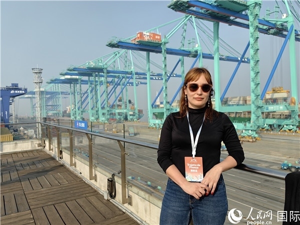 阿根廷公共電視臺記者萊蒂西亞接受采訪。人民網(wǎng)記者 符園園攝