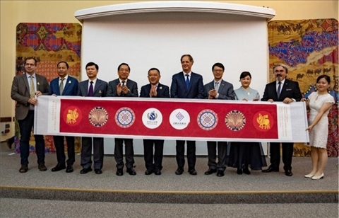 “絲路綺粲—中國絲綢藝術(shù)展”開幕式在匈牙利首都布達(dá)佩斯舉行。布達(dá)佩斯中國文化中心供圖