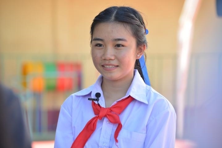 蓬批灣結(jié)束中國(guó)之行返回老撾后接受記者采訪。