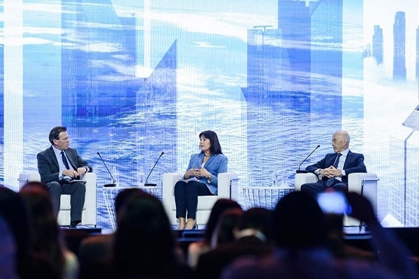 牛津大學(xué)研究全球化與發(fā)展問題的教授伊恩·戈爾?。ㄓ乙唬┍硎?，全球格局的變化是結(jié)構(gòu)性的，各國特別是西方國家必須順應(yīng)變化。迪拜商會供圖