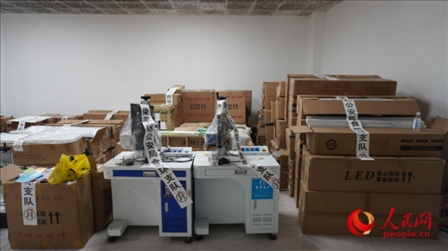 查封的假冒品牌燈具等。人民網(wǎng) 肖聰聰 攝