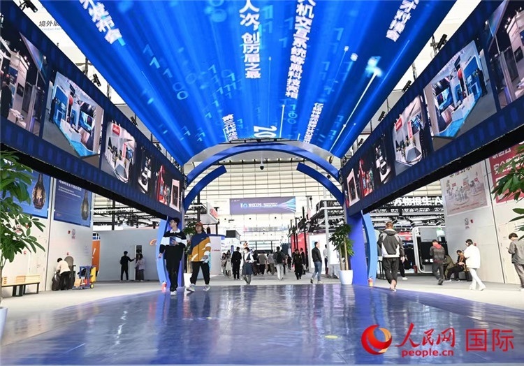 11月7日上午，2023年世界互聯(lián)網(wǎng)大會(huì)“互聯(lián)網(wǎng)之光”博覽會(huì)在浙江烏鎮(zhèn)開幕。人民網(wǎng)記者 葉賓得攝