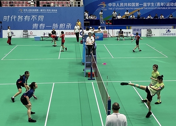 11月11日，第一屆全國學生（青年）運動會毽球（校園組）比賽現場。人民網記者 歐興榮攝