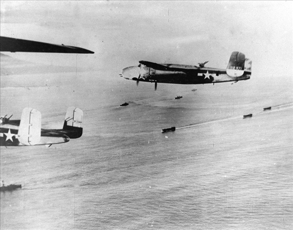 1942年4月18日，美國航空母艦甲板上B－25解放式轟炸機起飛轟炸東京工業(yè)區(qū)域，此為日本首次受盟軍之進攻。