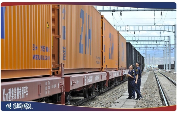 ｜｜新疆阿拉山口，中歐班列從這里經(jīng)過(guò)