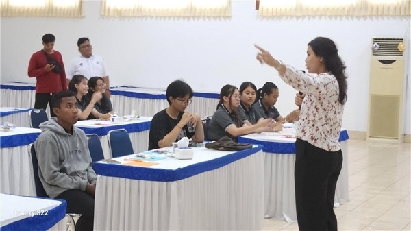 巴陵康孔子學(xué)院外方院長普拉巴介紹孔子學(xué)院情況。主辦方供圖