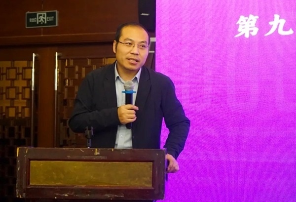 清華大學(xué)社會(huì)科學(xué)學(xué)院副院長(zhǎng)、政治學(xué)系長(zhǎng)聘教授孟天廣在研討會(huì)上總結(jié)發(fā)言。主辦方供圖