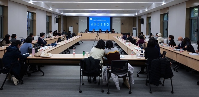 “區(qū)域國別學(xué)視角下的日語學(xué)科建設(shè)”圓桌論壇現(xiàn)場。主辦方供圖