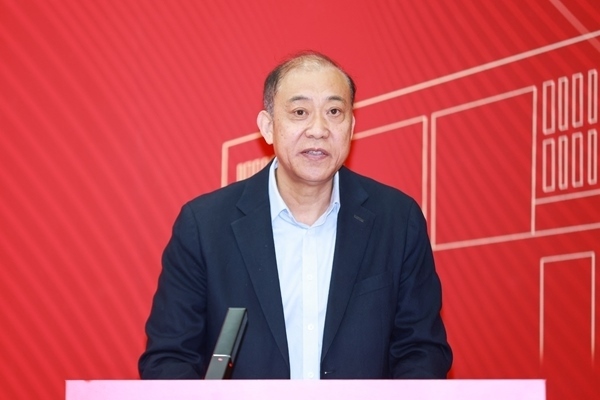 《教育踐悟錄》作者、中央財經(jīng)大學(xué)黨委書記何秀超。受訪者供圖