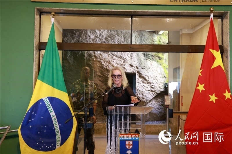 山河文化促進中心執(zhí)行總裁瑪西婭·梅爾基奧爾在攝影展開幕式上致辭。 人民網記者 陳海琪攝