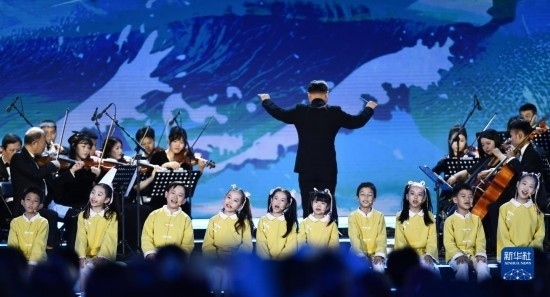 12月16日拍攝的第五屆海南島國(guó)際電影節(jié)開(kāi)幕式現(xiàn)場(chǎng)。