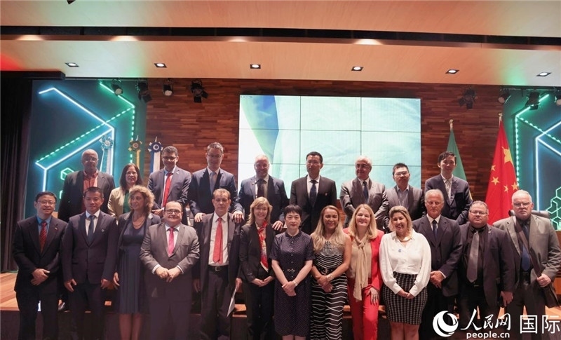 與會嘉賓合影留念。人民網(wǎng)記者 時(shí)元皓攝