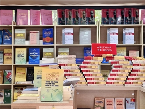 中國主題圖書亮相越南河內(nèi)書街。中國圖書進(jìn)出口（集團(tuán)）有限公司供圖
