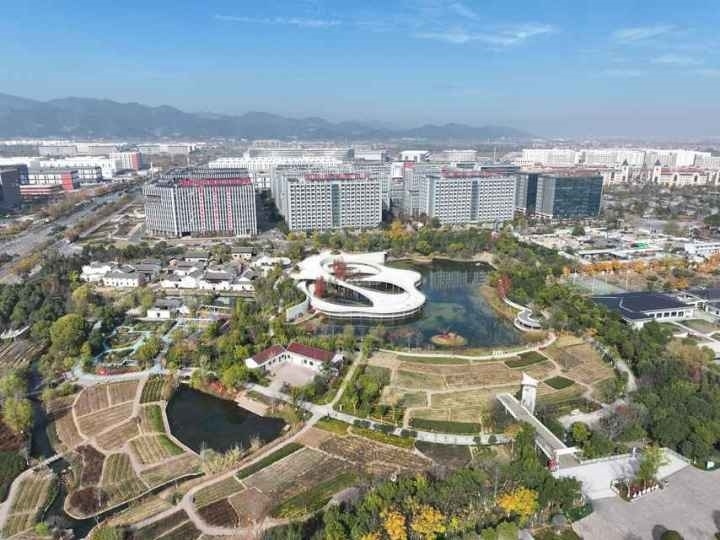 有機(jī)更新后的義烏城西街道橫塘村俯瞰圖。義烏城西街道供圖