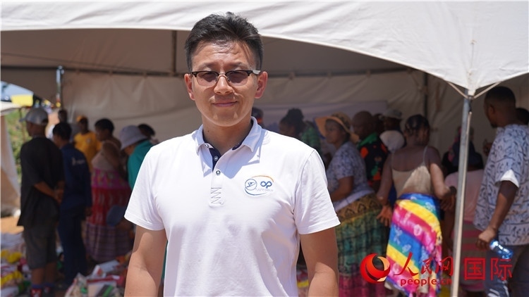 延鋒彼歐南非公司總經(jīng)理張鑫發(fā)言致辭。人民網(wǎng) 張茜攝